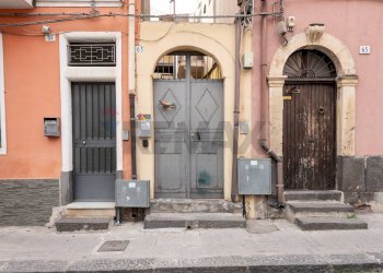 Edificio all\'aperto - Casa semi indipendente Via Bambino
 
63, Catania - foto 2
