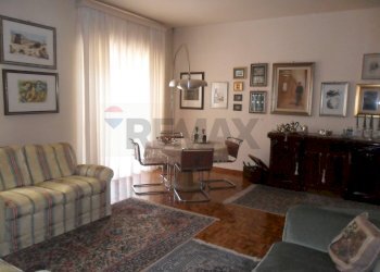 Sala da pranzo - Appartamento Via Filippo Paladini
 
158, Caltanissetta - foto 6