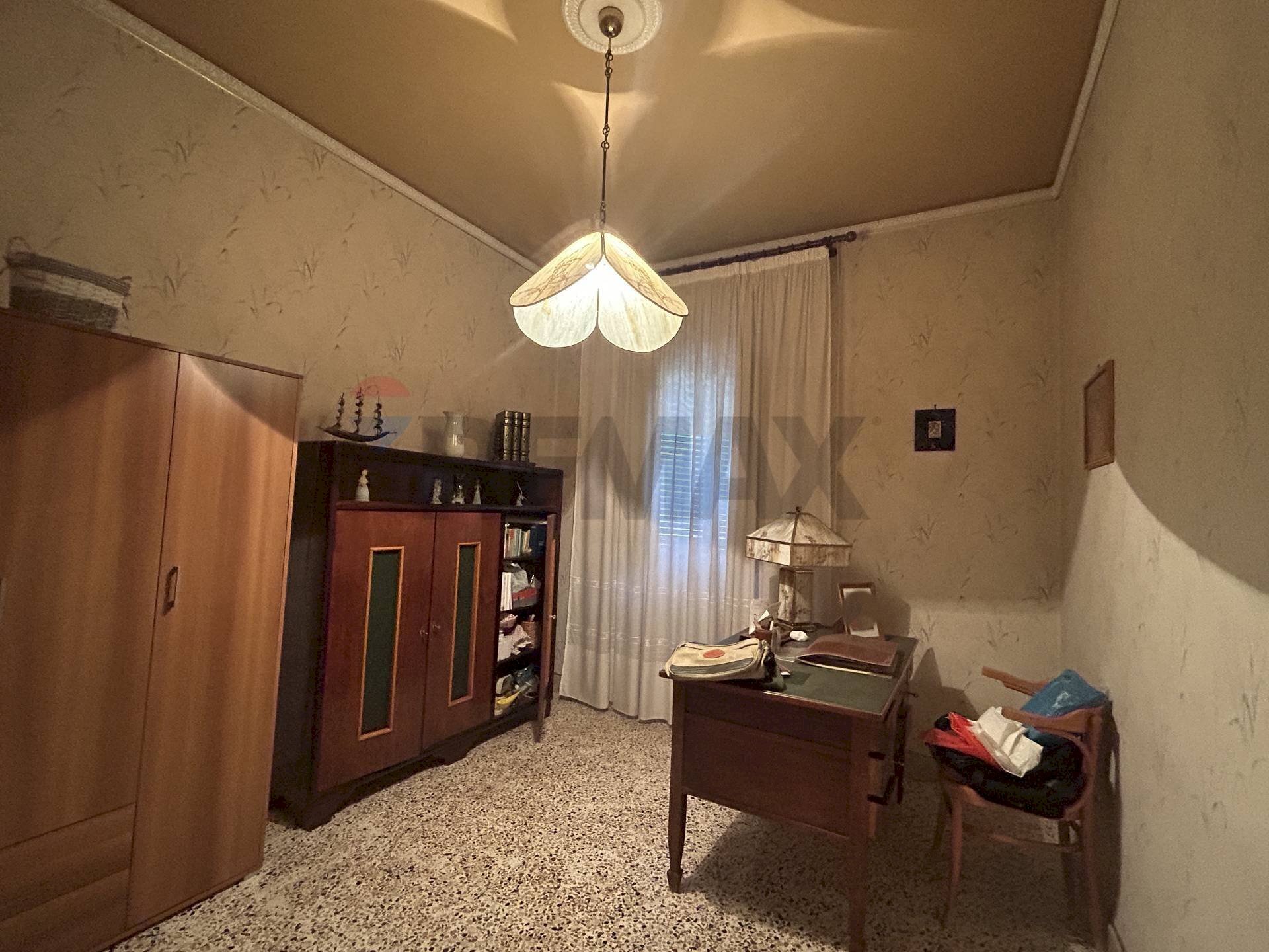 Camera / camera da letto - Appartamento Piazza Martiri D'Ungheria
 
9, Caltanissetta - foto 3