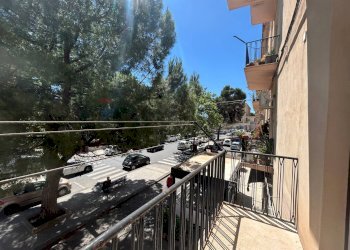 Balcone - Appartamento Piazza Martiri D'Ungheria
 
9, Caltanissetta - foto 1