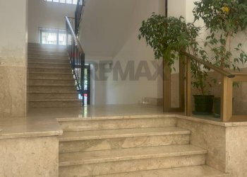 Scale - Appartamento Piazza Martiri D'Ungheria
 
9, Caltanissetta - foto 11