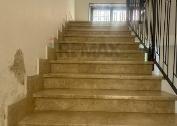 Scale - Appartamento Piazza Martiri D'Ungheria
 
9, Caltanissetta - foto 14