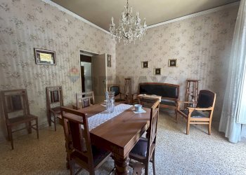 Sala da pranzo - Appartamento Piazza Martiri D'Ungheria
 
9, Caltanissetta - foto 18