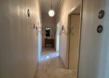 Hall / corridoio - Appartamento Piazza Martiri D'Ungheria
 
9, Caltanissetta - foto 25