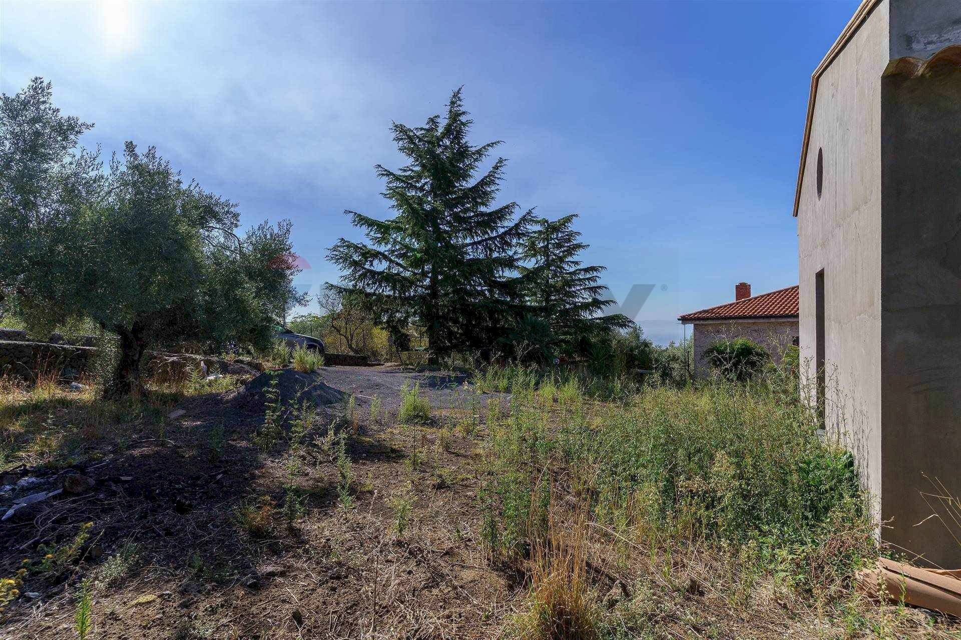 Giardino - Monolocale CONTRADA VALLONE ROSSO
 
SNC, Biancavilla - foto 2