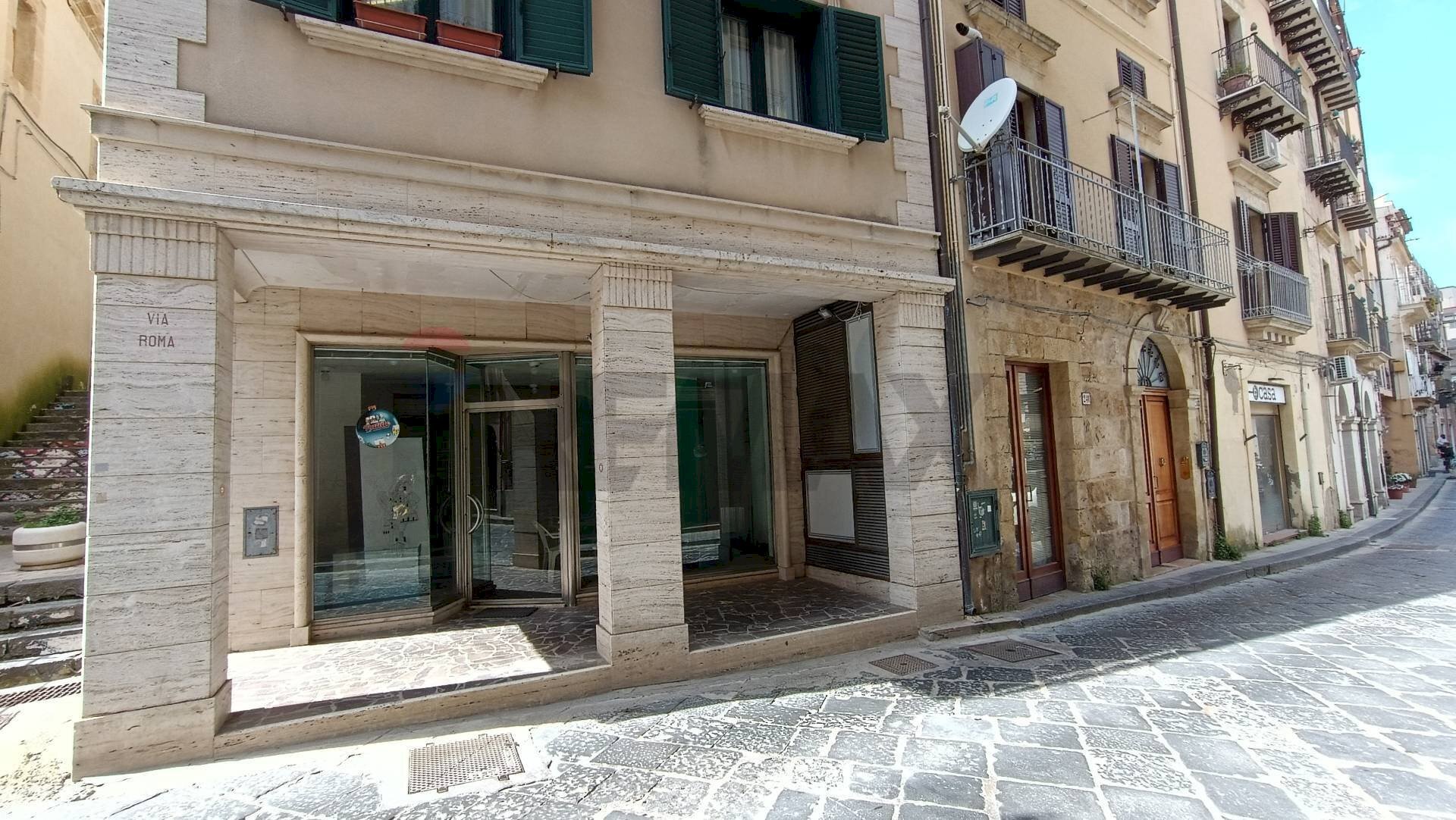 Edificio all\'aperto - Commercial Premises Via Roma
 
253, Enna - photo 1