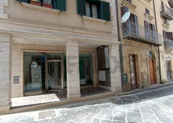 Edificio all\'aperto - Commercial Premises Via Roma
 
253, Enna - photo 1