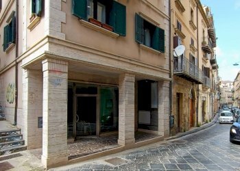 Edificio all\'aperto - Commercial Premises Via Roma
 
253, Enna - photo 21