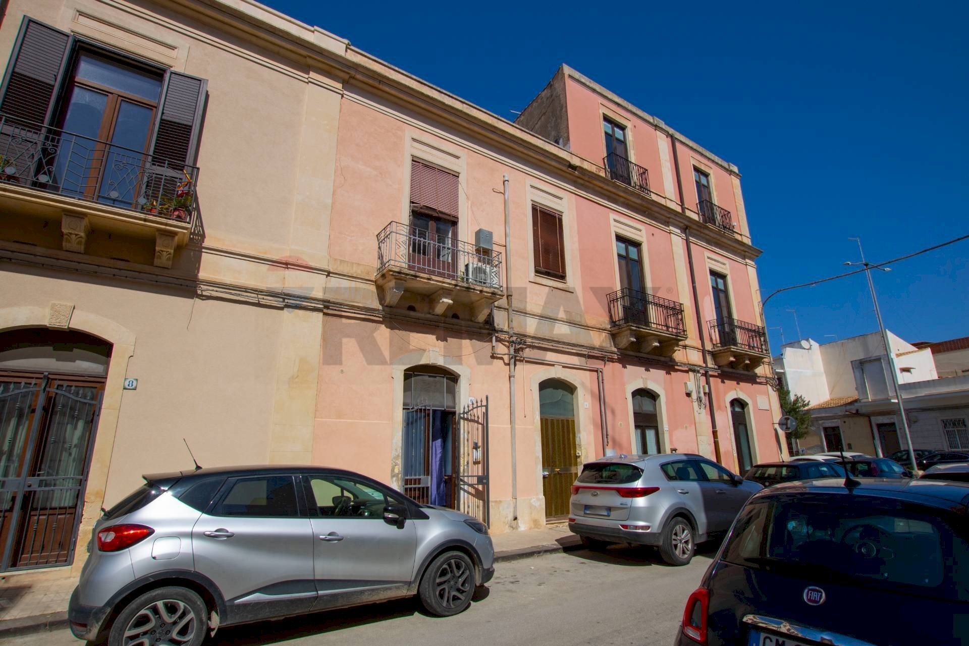 Edificio all\'aperto - Trilocale via Pindaro
 
6A, Siracusa - foto 1
