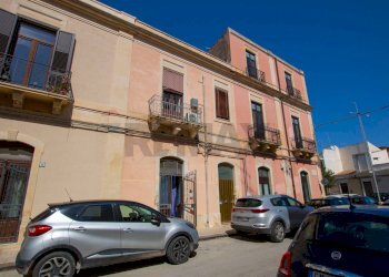 Edificio all\'aperto - Trilocale via Pindaro
 
6A, Siracusa - foto 1