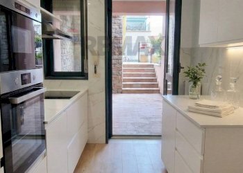 Cucina modificato con IA - Trilocale Via Francavilla
 
7, Taormina - foto 14