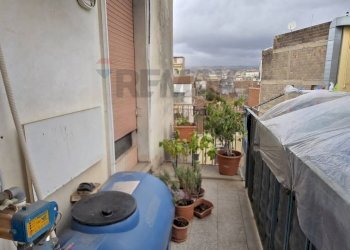 Balcone - Quadrilocale Via Pietro Mascagni
 
29, Catania - foto 39