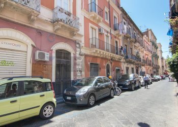 Edificio all\'aperto - Locale Commerciale Via Grotte Bianche
46, Catania - foto 5