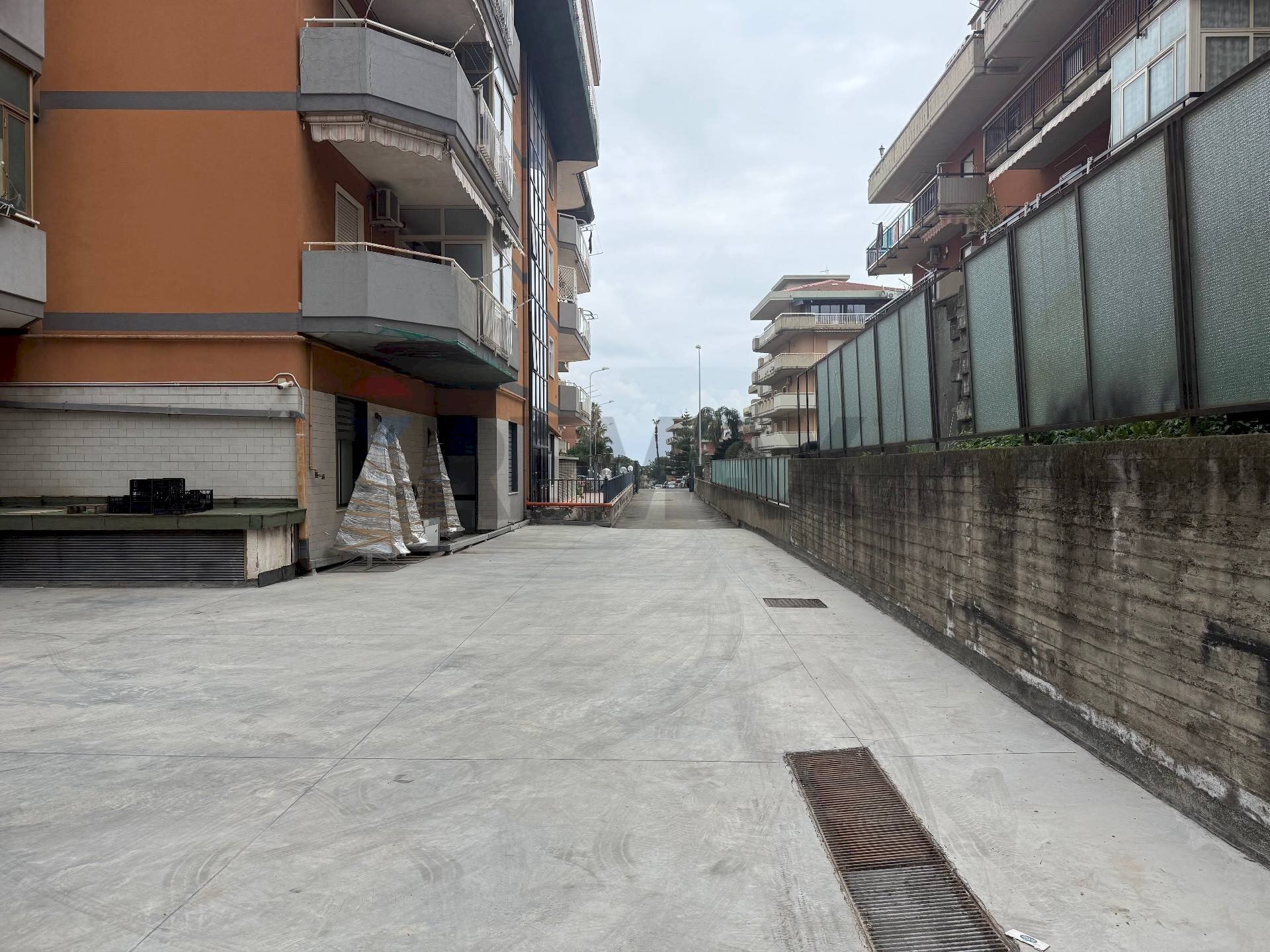 Edificio all\'aperto - Warehouse Corso Lombardia, Giarre - photo 2