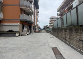 Edificio all\'aperto - Warehouse Corso Lombardia, Giarre - photo 2