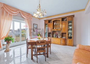 Sala da pranzo - Appartamento via nazionale Solicchiata
 
207, Castiglione di Sicilia - foto 2