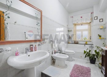 Bagno - Appartamento via nazionale Solicchiata
 
207, Castiglione di Sicilia - foto 6