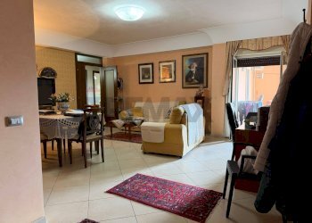 Sala da pranzo - Quadrilocale VICO OLIVELLA
 
9, Camporotondo Etneo - foto 9