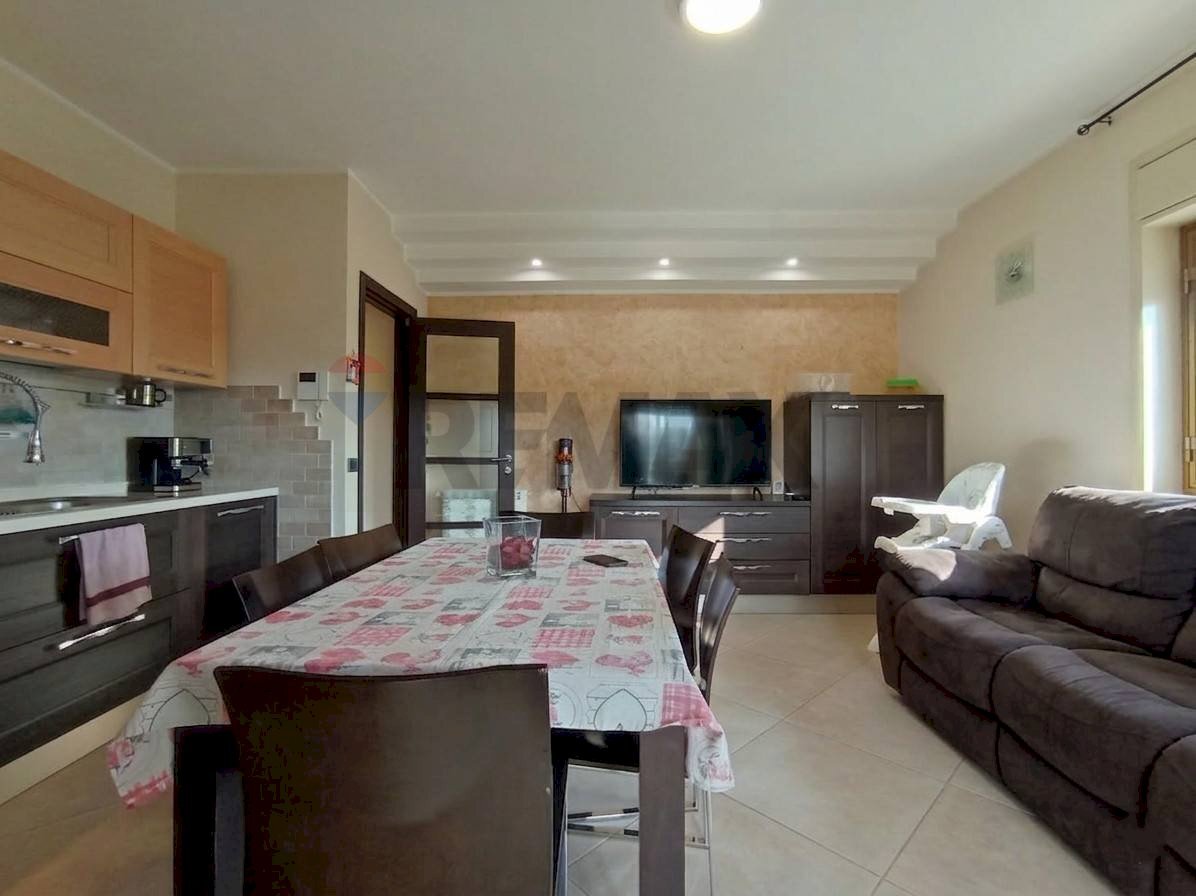 Sala da pranzo - Quadrilocale Via Currulo
 
18B, Misterbianco - foto 3