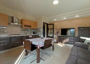 Sala da pranzo - Quadrilocale Via Currulo
 
18B, Misterbianco - foto 1