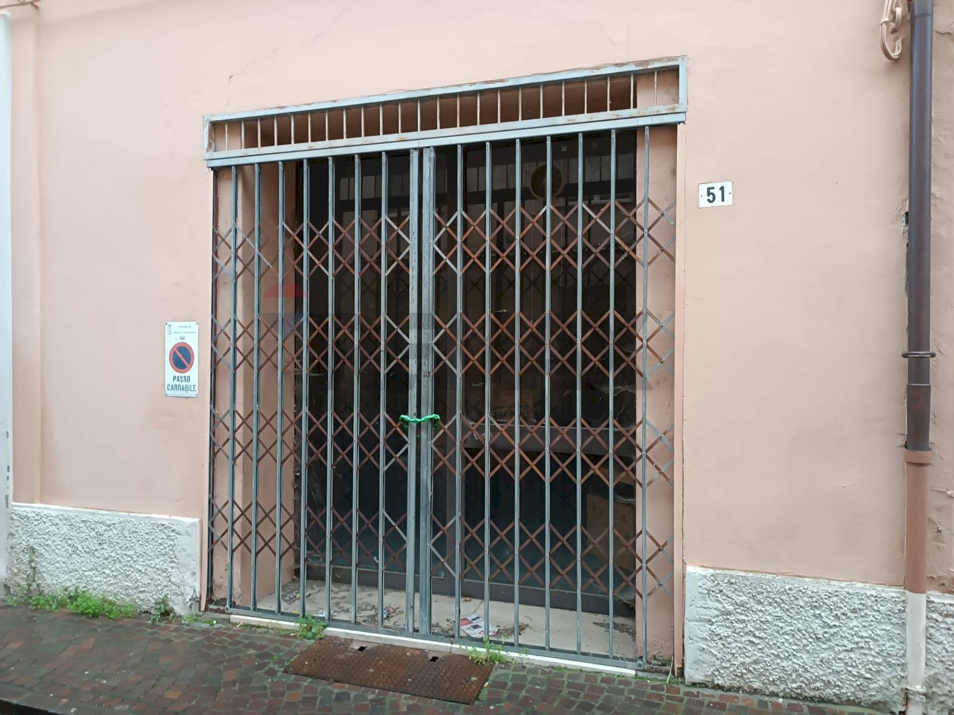 Edificio all\'aperto - Negozio Via Roma, Borgo Tossignano - foto 1