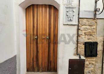 Hall / corridoio - Independent house via ANTONELLI
 
33, Pietramontecorvino - photo 1