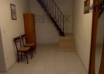 Hall / corridoio - Independent house Via Gioacchino Rossini
 
7, Ischitella - photo 4