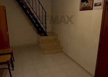 Hall / corridoio - Independent house Via Gioacchino Rossini
 
7, Ischitella - photo 24