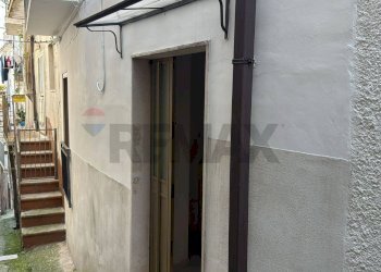 Edificio all\'aperto - Casa indipendente Via Gioacchino Rossini
 
7, Ischitella - foto 6