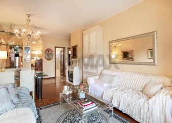 Soggiorno - Quadrilocale Via Sardegna
 
35, Milano - foto 4