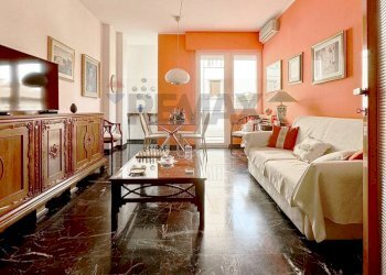 Sala da pranzo - Trilocale via Amendola
 
17, Bologna - foto 4