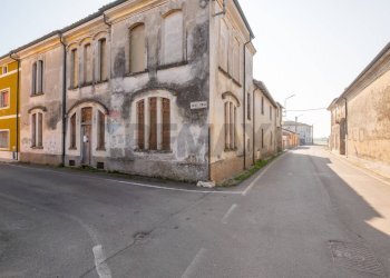 Edificio all\'aperto - Casa semi indipendente Vicolo Chiesa
 
2, Tornata - foto 1