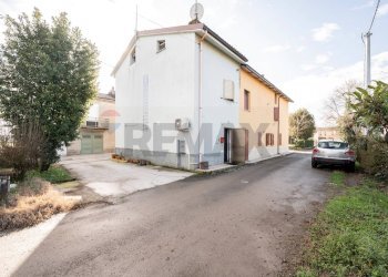 Casa all\'aperto - Semi-detached house via Bellaria
4, Castelnovo di Sotto - photo 1