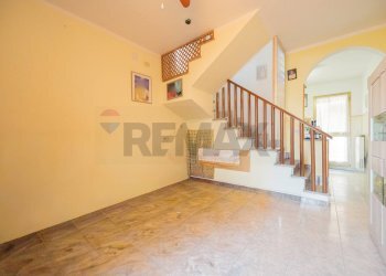 Scale - Semi-detached house via Bellaria
4, Castelnovo di Sotto - photo 3