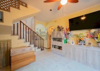 Scale - Semi-detached house via Bellaria
4, Castelnovo di Sotto - photo 6