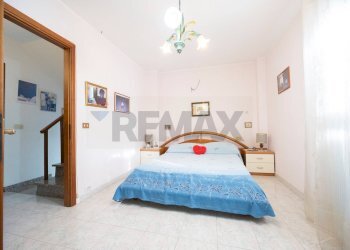 Camera / camera da letto - Semi-detached house via Bellaria
4, Castelnovo di Sotto - photo 16