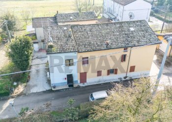 Casa all\'aperto - Semi-detached house via Bellaria
4, Castelnovo di Sotto - photo 34