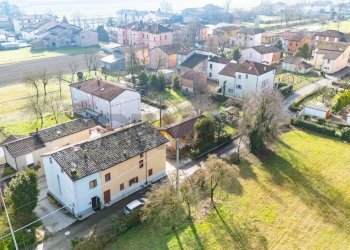 Casa all\'aperto - Semi-detached house via Bellaria
4, Castelnovo di Sotto - photo 35
