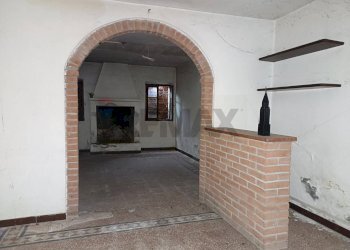 Edificio all\'aperto - Independent house Via Parolara
 
20, Villimpenta - photo 6