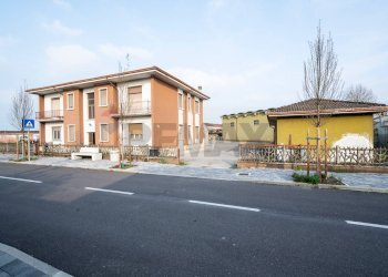 Edificio all\'aperto - Quadrilocale via Marconi
 
15, Commessaggio - foto 5