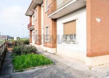 Edificio all\'aperto - Quadrilocale via Marconi
 
15, Commessaggio - foto 8