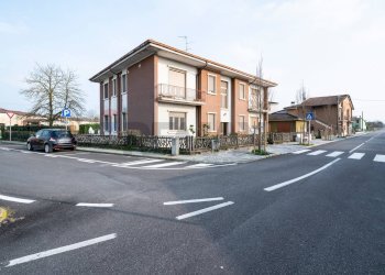 Edificio all\'aperto - Quadrilocale Via Marconi
 
15, Commessaggio - foto 3