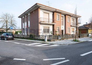 Casa all\'aperto - Quadrilocale Via Marconi
 
15, Commessaggio - foto 4