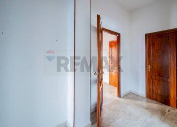 Hall / corridoio - Quadrilocale Via Marconi
 
15, Commessaggio - foto 28