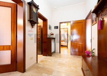 Hall / corridoio - Quadrilocale Via Marconi
 
15, Commessaggio - foto 12