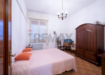 Camera / camera da letto - Quadrilocale Via Marconi
 
15, Commessaggio - foto 24