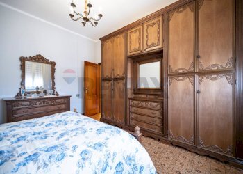 Camera / camera da letto - Quadrilocale Via Marconi
 
15, Commessaggio - foto 31