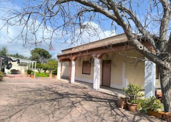 Casa all\'aperto - Villa strada monasteri
 
20, Floridia - photo 1