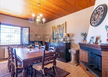 Sala da pranzo - Villa Via Serpaolo
 
16, Augusta - foto 21