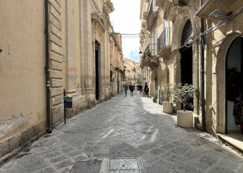 Edificio all\'aperto - Quadrilocale via roma
 
snc, Siracusa - foto 39